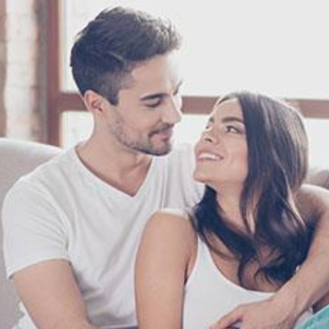 Dating Agency Online Article Image